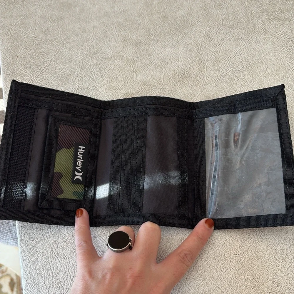 Men’s Hurley camo wallet NWOT